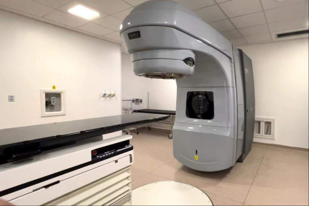 Acelerador linear é equipamento de alta tecnologia no combate ao câncer