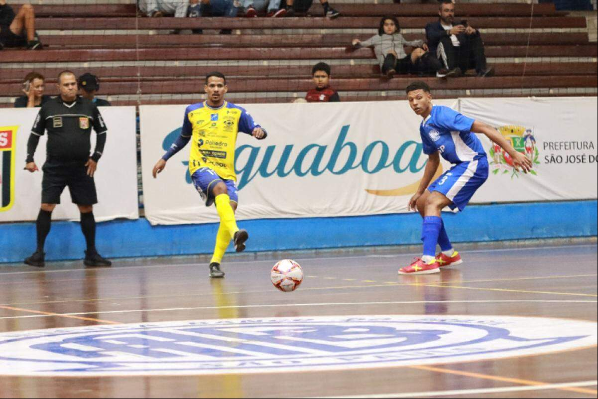 Lance de AABB e São José Futsal